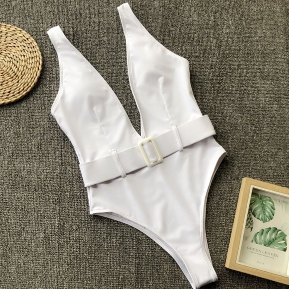 White one piece swim suit 👙 - Picture 2 of 7